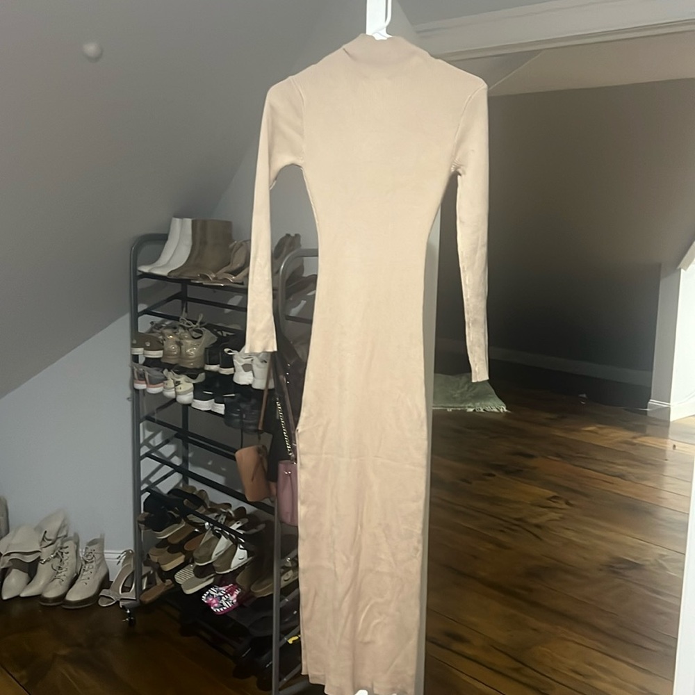 Tan long sleeve fitted sweater dress, size medium never worn, tag still on
